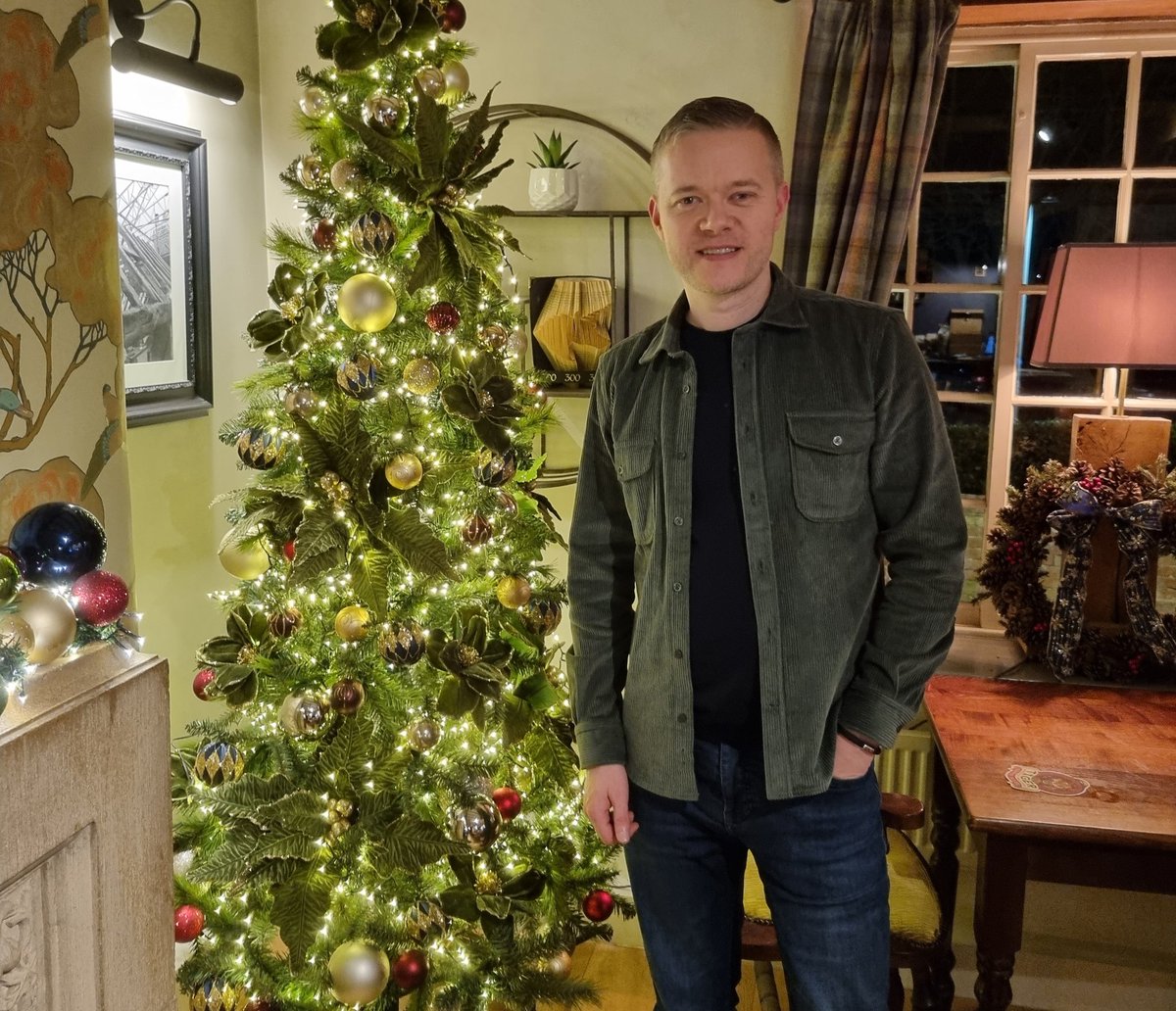 markgoldbridge's tweet photo. Merry Christmas to every single one of you. Lost more good people this year way too soon. We're here for a good time not a long time &amp; in the end your bitterness means very little. Merry Christmas Legends https://t.co/7nbSJmVKET