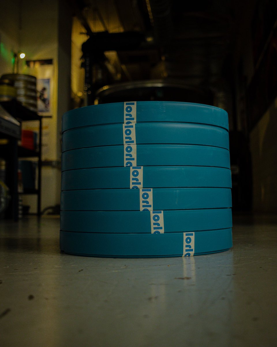 ProjectionistR's tweet photo. Blue cans πποΈ
#filmcan #filmcanister #35mm #35mmfilm #35mmfilmprint #upinthebooth #projectionist #projectionbooth #filmworker #celluloid #filmreel #filmreels https://t.co/S0Qp4xxlTu