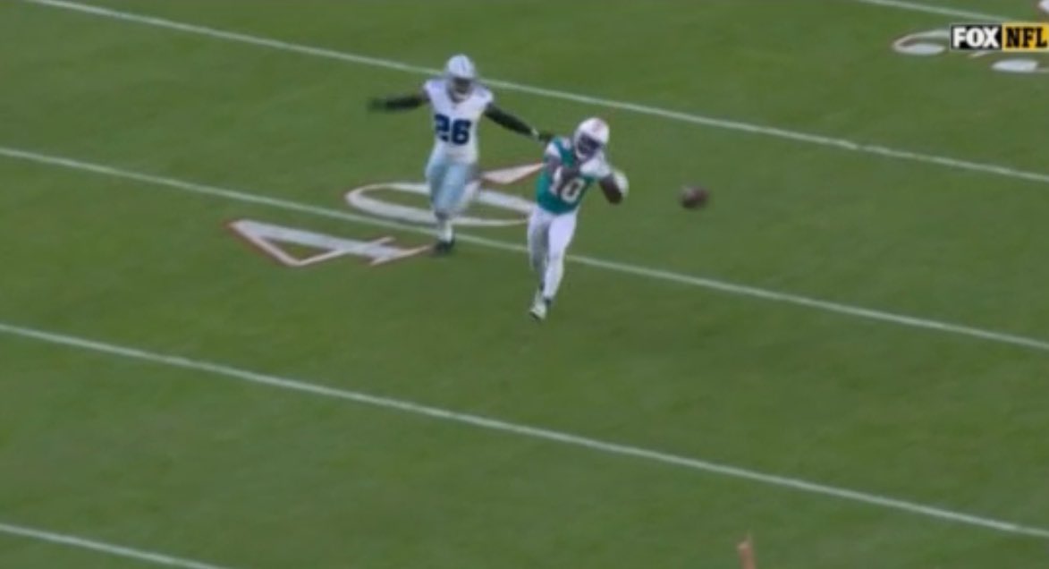 BreakpointBettt's tweet photo. Tua misses #tyreekhill on long shot. #nfl https://t.co/Lb62XV8PWf