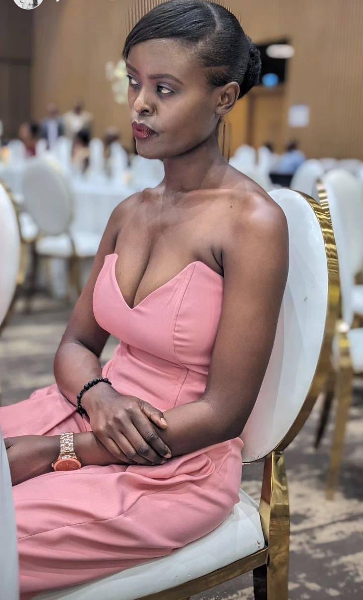 Uwafotoye iyi photo ya josiane ko mbona nta bunyamwuga yashyizemo ra?
