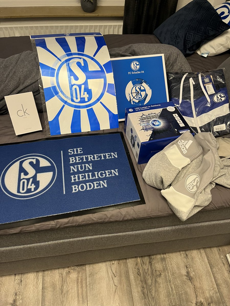 hedrich_florian's tweet photo. @pablinho1904 Bin ich etwa Schalke Fan ?😂 https://t.co/23szGaXuXF