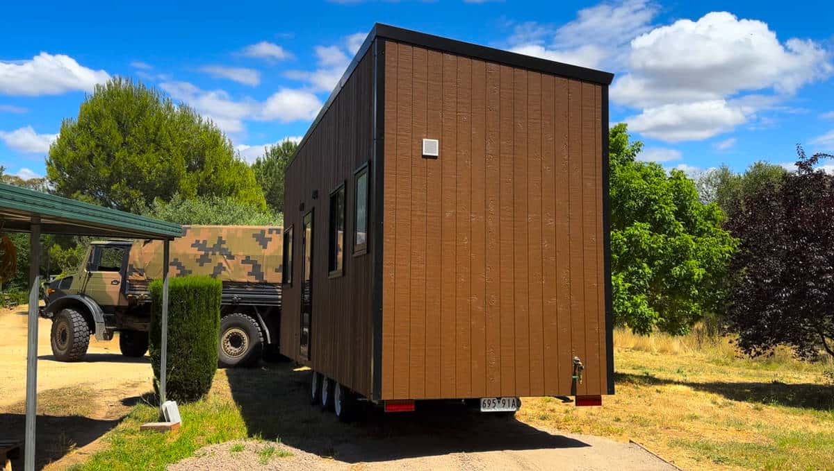 tinyhomeslab's tweet photo. tiny home finally delivered!
what a trip! 🥰

couple days before xmas too

#tinyhome #tinyhouse #tinyhouselife #tinyliving #tinyhousemovement #cabin #iinteriordesign #homedecor 
https://t.co/wLcMRhVvPj https://t.co/0FDOYv1rfM