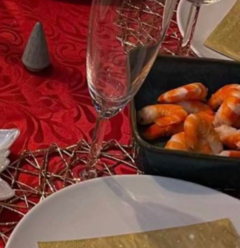 WantedAuntie's tweet image. Les Germain 1 crevette par personne comme d&apos;hab 🤣

Quand je vois  la table de #samanthapeyton par exemple ou celle de #Giuseppa j&apos;ai honte pour la pseudo  millionnaire #millajasmine  un rat même pour les fêtes 🐀