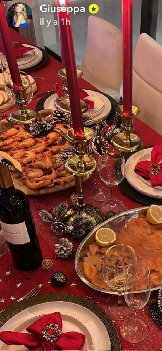 WantedAuntie's tweet image. Les Germain 1 crevette par personne comme d&apos;hab 🤣

Quand je vois  la table de #samanthapeyton par exemple ou celle de #Giuseppa j&apos;ai honte pour la pseudo  millionnaire #millajasmine  un rat même pour les fêtes 🐀