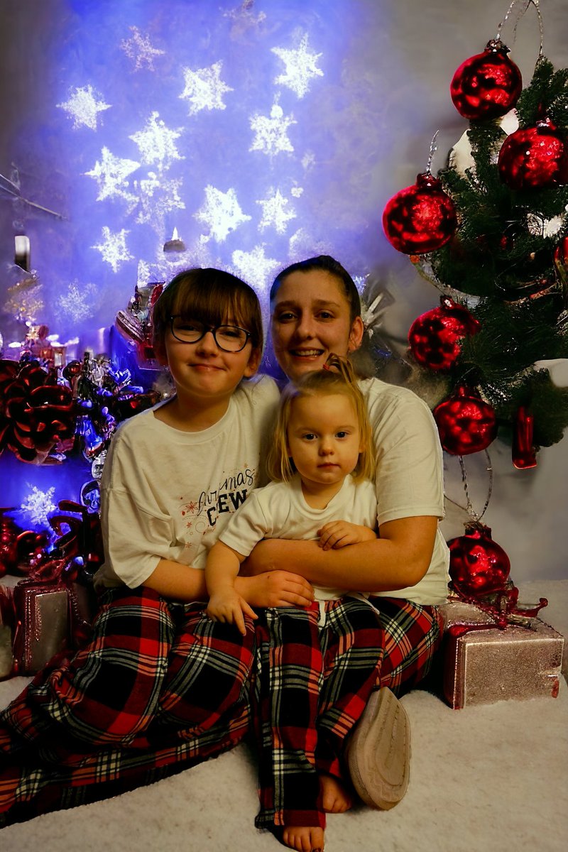 _RC23__'s tweet photo. It's not what's under the tree that matters. It's who's around it 💜 https://t.co/43ZoDHHIjt
