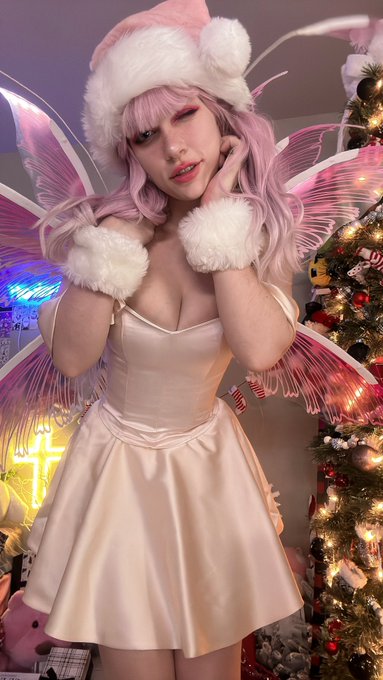 Merry Christmas Eve 🎄💕 Sugar Plum Fairy pics for Simps! https://t.co/lWsNHNNazH https://t.co/SxsDo8q