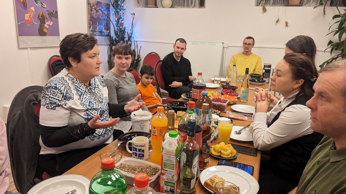 Oleg_Rodin_NN's tweet photo. Rosjanie i Ukraińcy wspólnie świętują Boże Narodzenie. Dziękujemy Polsce za przyjęcie nas. https://t.co/dl8NBrCPMA