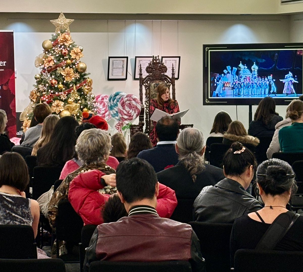 tanya_fir's tweet photo. Delighted to be invited to preshow Storytime for Alberta Ballet’s The Nutcracker last night! Thanks to @albertaballet for the special invitation to read this Christmas classic🎄 https://t.co/i2RmQIRm90