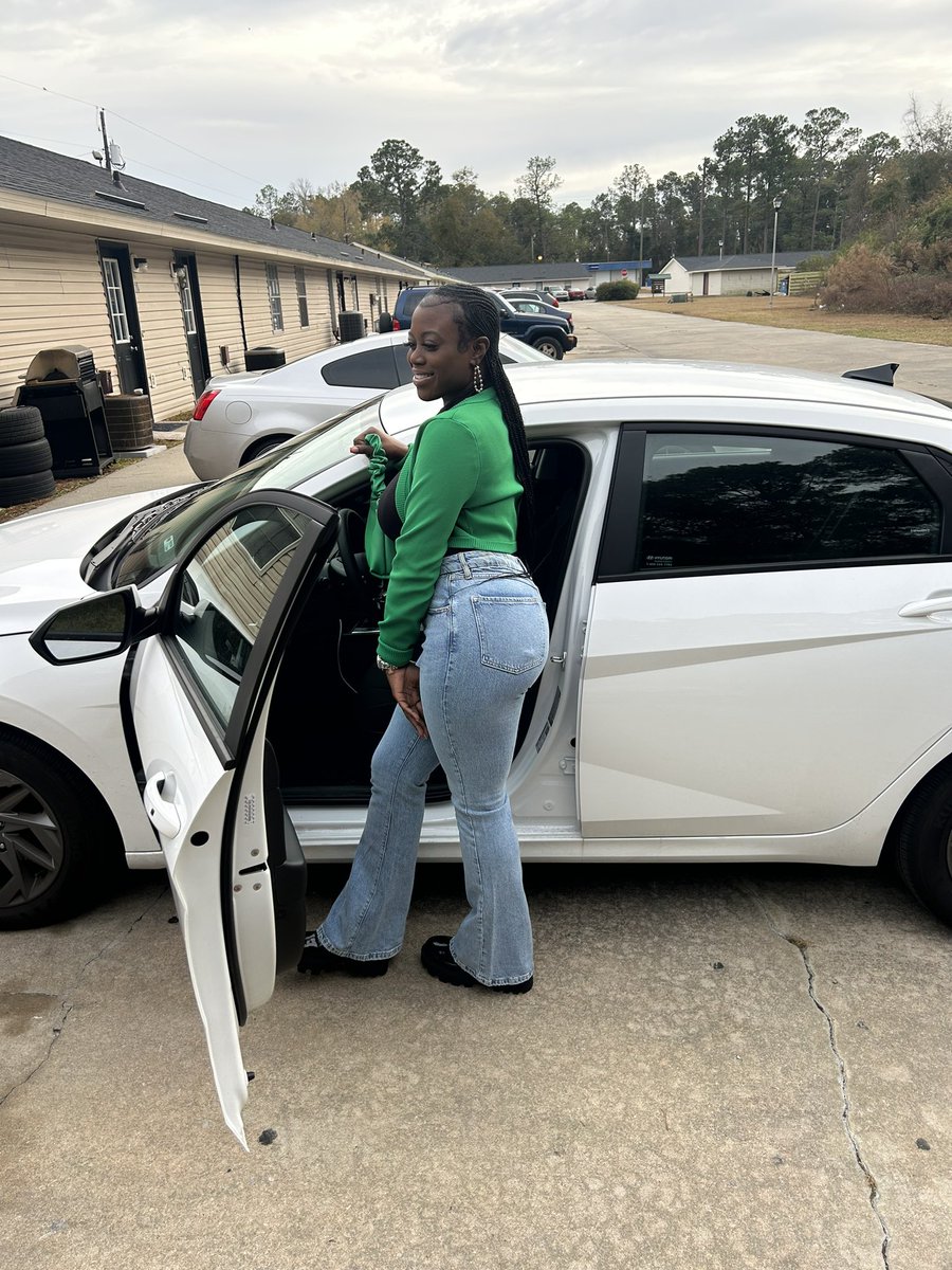__blackyb's tweet photo. “Bae you know you fine” 🥵 #outsideee https://t.co/9Cd5p2zuh7