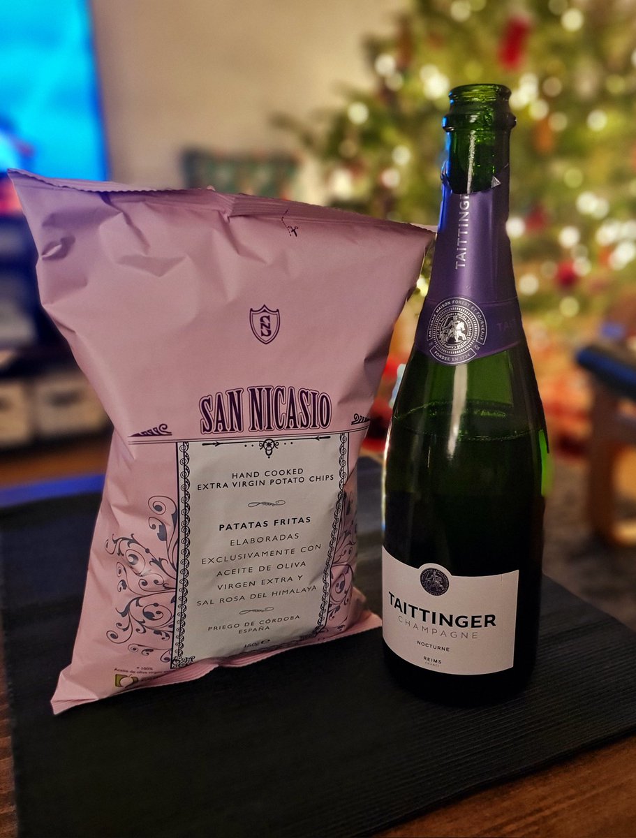 PriceyCamp's tweet photo. It's just me and the wean tonight. I expect no more than 3 hours kip so might as well make the most of all that awake time.
#ChristmasEve #pleasesleep #ideallybefore3am https://t.co/NWBs82NmpH