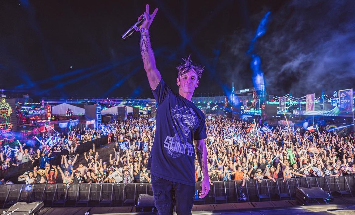 DA Artist to Watch in 2024: <a href="/SOREN_MUSIC/">SOREN</a> 

“Hard dance is on the rise in the United States and not coincidentally, so is SOREN. Dealing in a dynamic, dizzying brand of hard dance defined by dark, dramatic melodies; arena-sized sound; and a cerebral and distinctive sense of