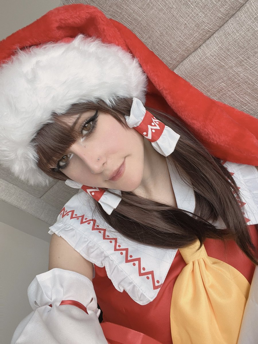 sokolokokos's tweet photo. Christmas Reimu at #holmat !!!! #touhou https://t.co/i8I5zUXxiW
