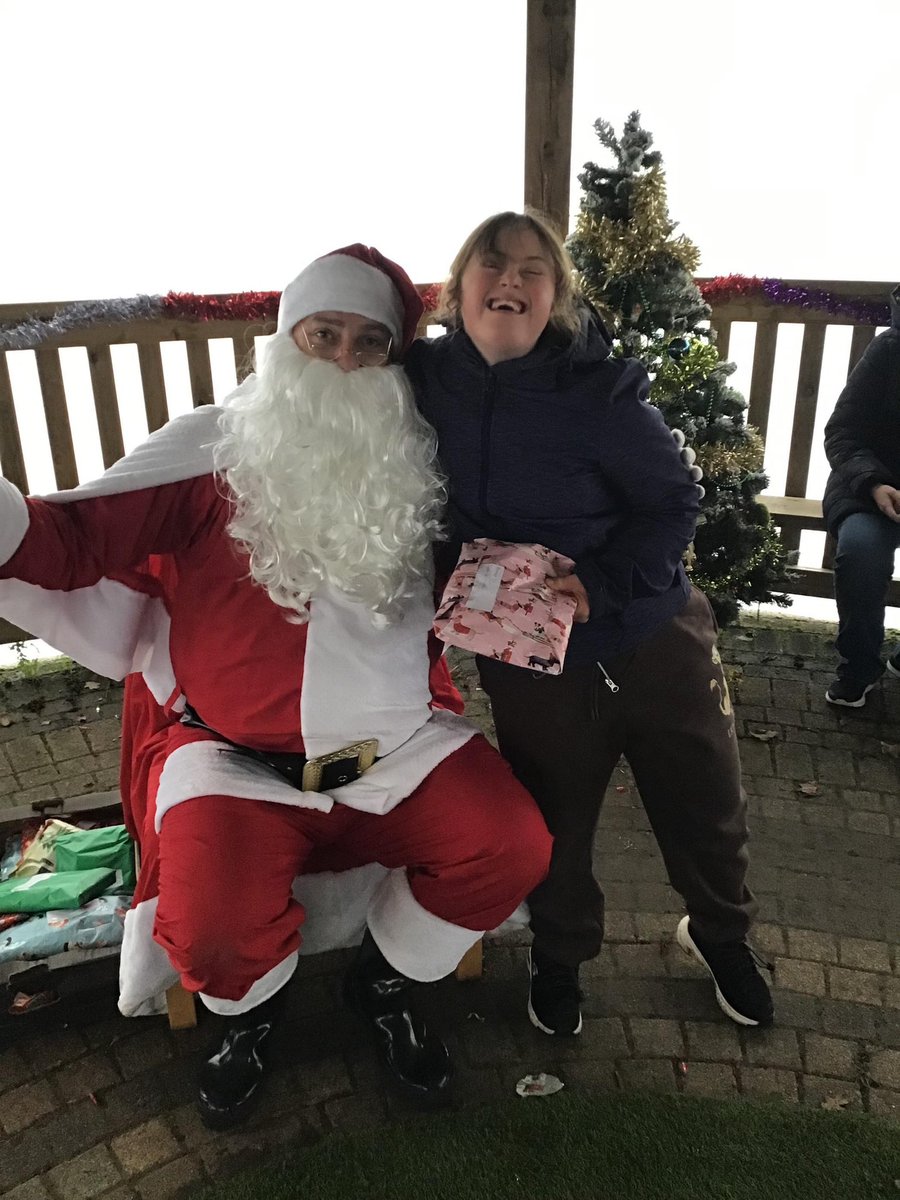 vickyo1972's tweet photo. @helloharvey Happy Christmas Harvey. Lots of love from Bethan. Xx https://t.co/TXICz8N7Kc
