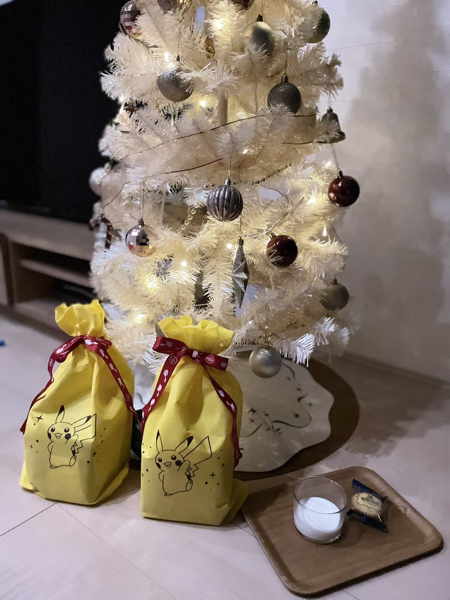 sluggggger_s's tweet photo. クリスマスイヴの夜に
娘たちが
「サンタさんにホットミルクとクッキー」
を用意しておくの。と用意。

パパが美味しく頂きました😍

メリークリスマス🎄
#サンタ業務完了 https://t.co/TL0sKYVzfI