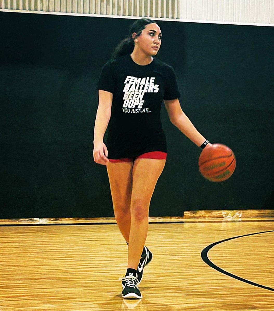 IMontgomery0's tweet photo. #BeenDope @GrindHouseBB #Christmas-Shirt #hoopsession https://t.co/nm1S68cNhq