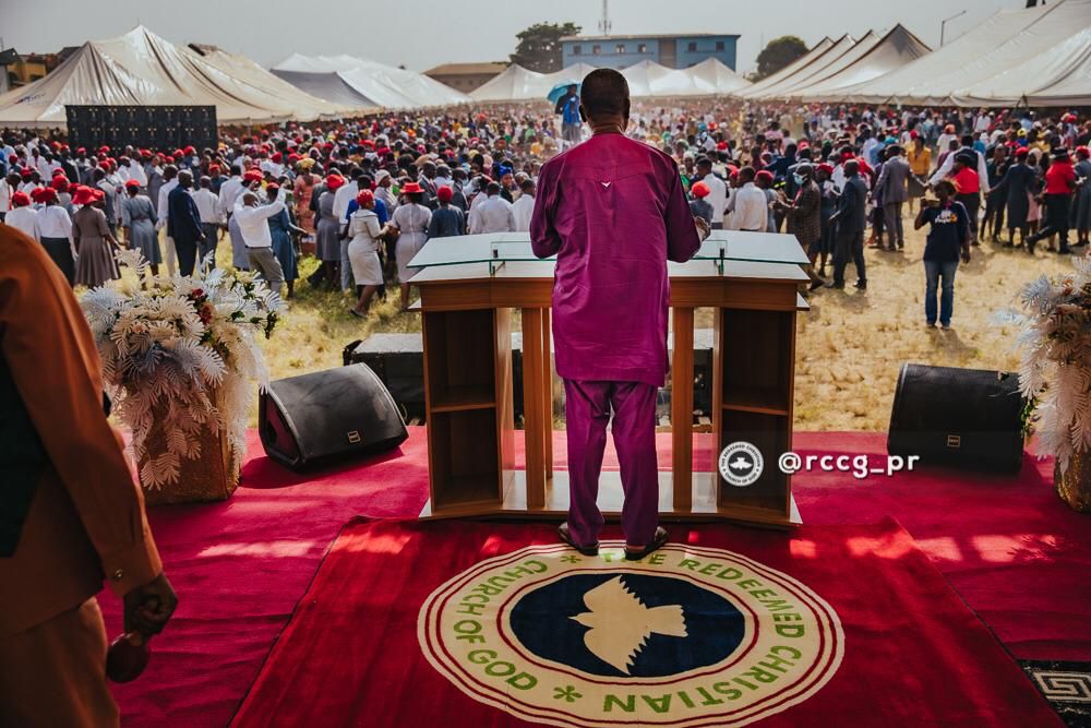 PastorEAAdeboye's tweet photo. To wrap up today’s visitation, I visited the Good People of Agbado Community.
I am certain that their lives will never remain the same again, because My Father; The Everlasting Father visited them today.
I used the opportunity to pray for them that, whether they believe it or not, God is going to do something for them before the new year so that their families will never know poverty again in the Mighty Name of Jesus.

#TheEverlastingFather
#LGAF2023
#LetsGoAFishing2023