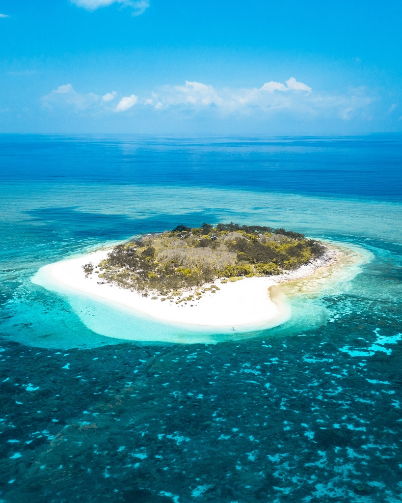 Happy holidays to you and yours from the #WilsonIsland team 🥂✨⁠
⁠
📸: ⁠IG/jamesvodicka⁠ #OnlyOnWilson <a href="/gladstoneregion/">Visit Gladstone</a> <a href="/Queensland/">Queensland Australia</a> #SeeAustralia