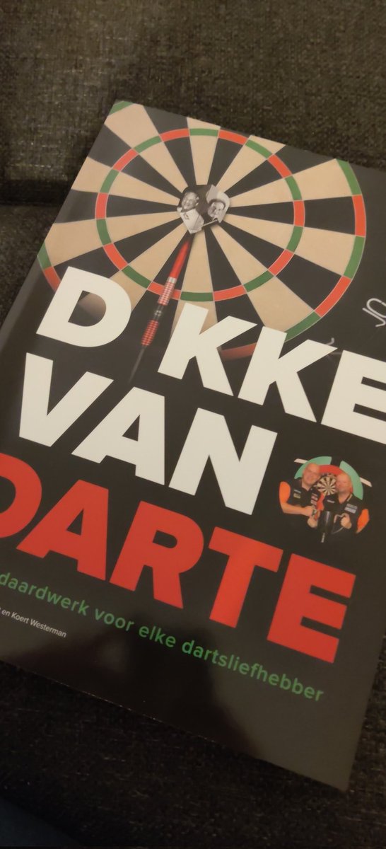 JDarts_'s tweet photo. Verrast door de Kerstman met dit boek! 🤩 Dat wordt lekker bladeren en lezen @JJNieuwlaat @KoertWesterman https://t.co/Tth0a9cl8Z