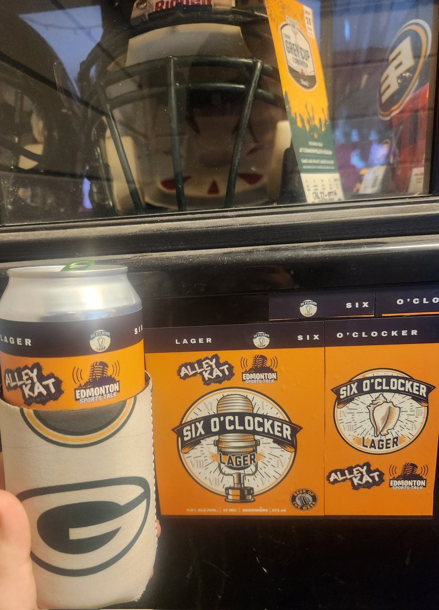 Christmas Eve football, Packers squeak out a win, and the 6 o'clocker lagers are tasting oh so good. Even turned the label into a beer fridge sticker. Merry Christmas! @yegsportstalk @nielsonTSN1260 @Lieutenant_Eric @SobeysLiquor @alley_kat_beer #AMNasty