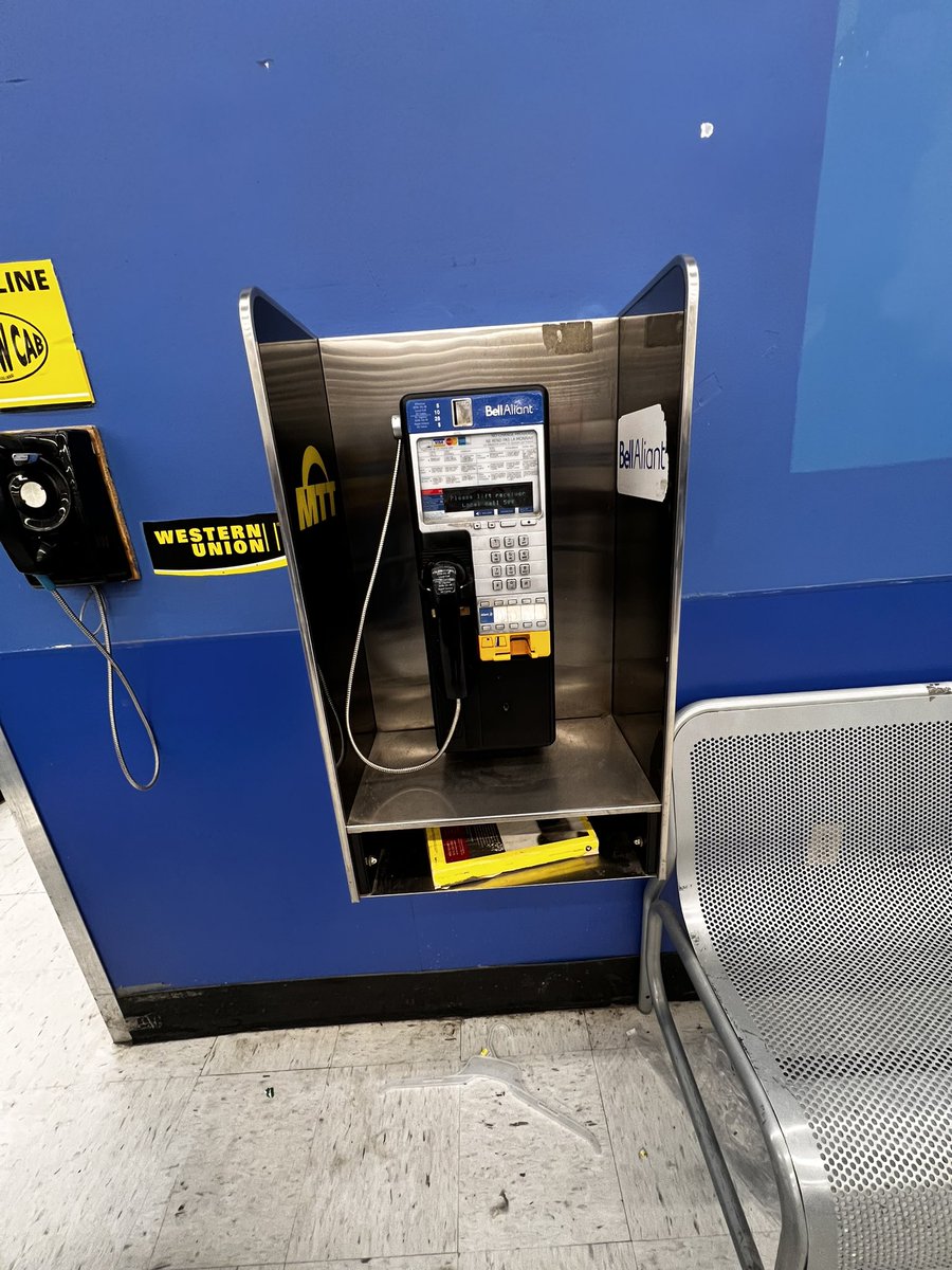 JeffOShields2's tweet photo. You still see #payphones up here . . . But these have a card slot. 📞 #canadianpayphones #payphonesarenotextinct #mroshieldsvacations #christmasvacation2023 https://t.co/YyYzZzQKRB