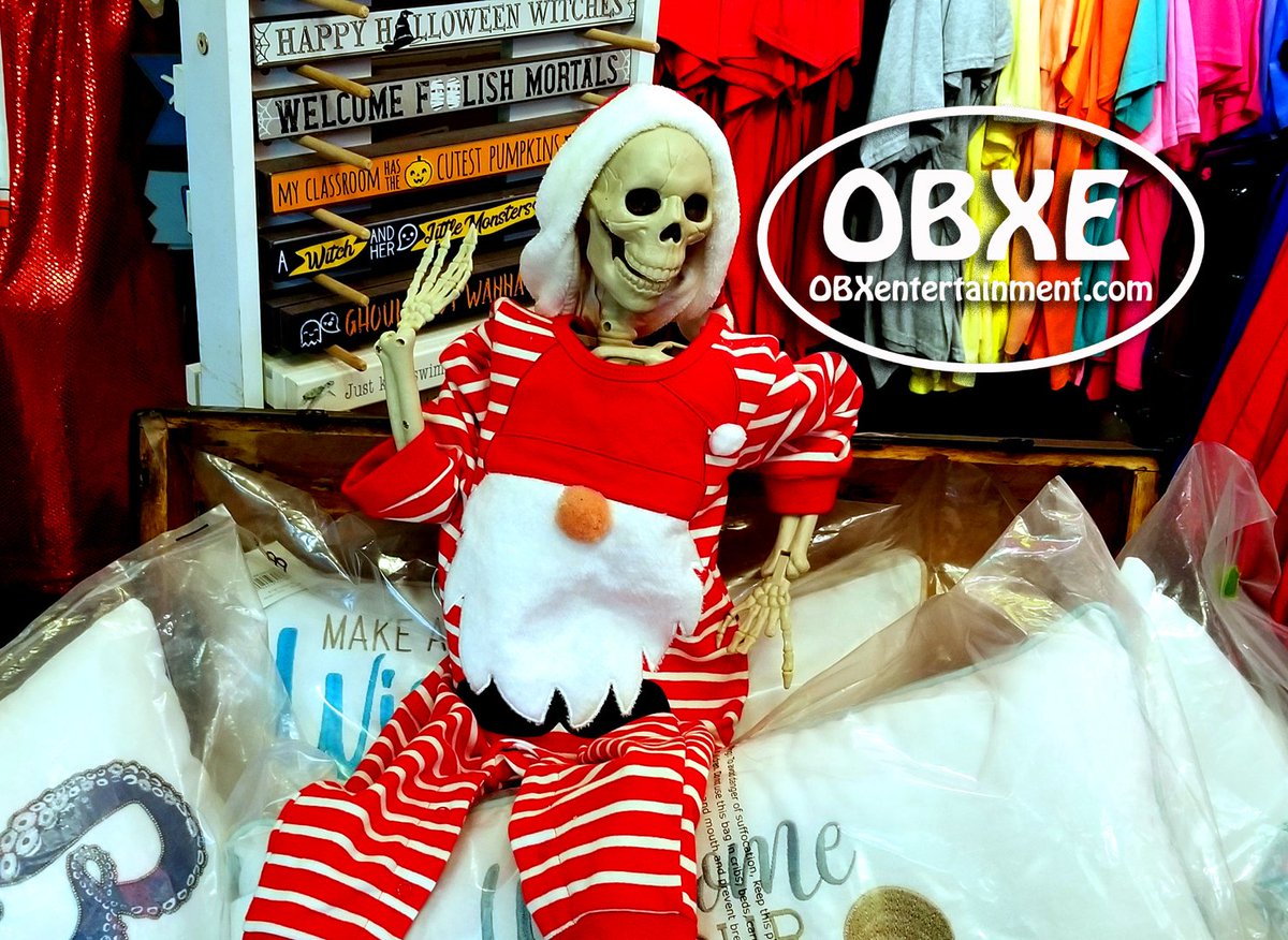 obxe's tweet photo. Another of the #12BarsOfChristmas on the #OuterBanks, we checked out the Misfit Wonderland (aka Jolly Roger Restaurant)! WATCH:
https://t.co/XkLIqjQ8cL
π https://t.co/rbzpag2BC8