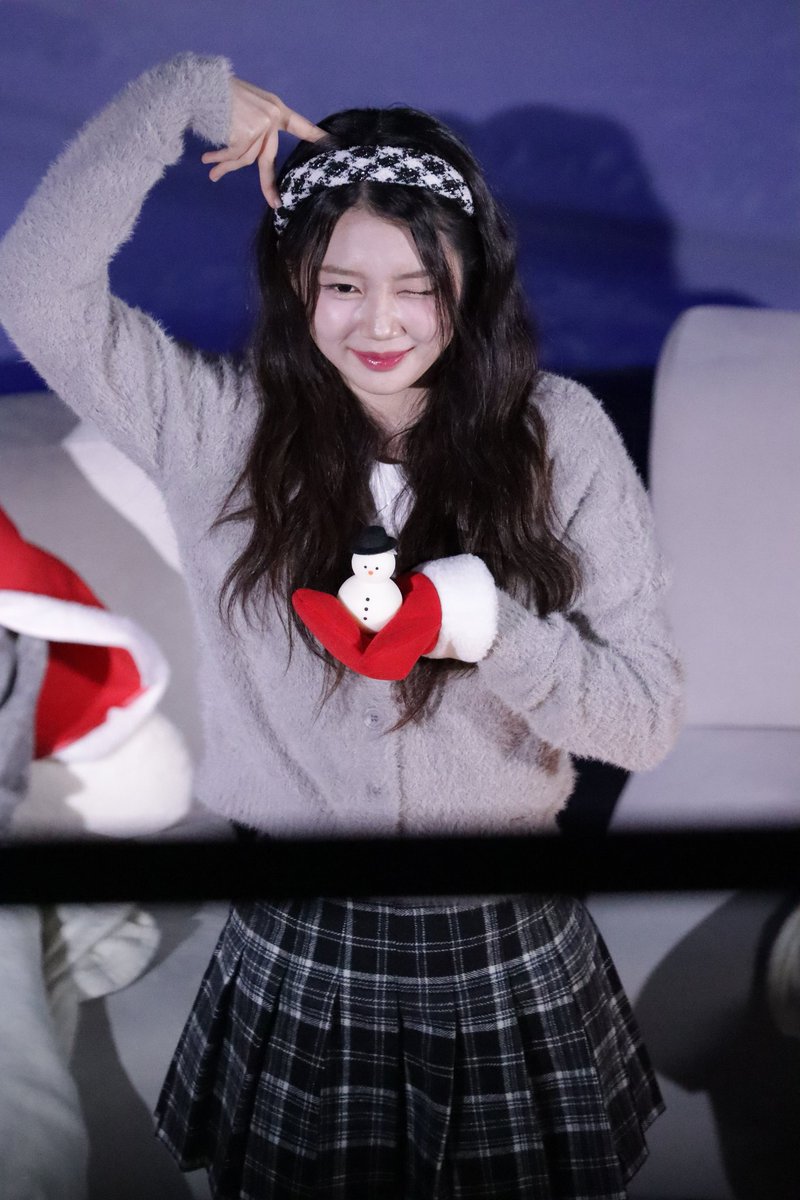 DGSBColors's tweet photo. 231223 #팬밋업 #TipleS #트리플에스 #유빈 #Yubin 04PICS02 noedit low Quality https://t.co/yQP4HCVZn8