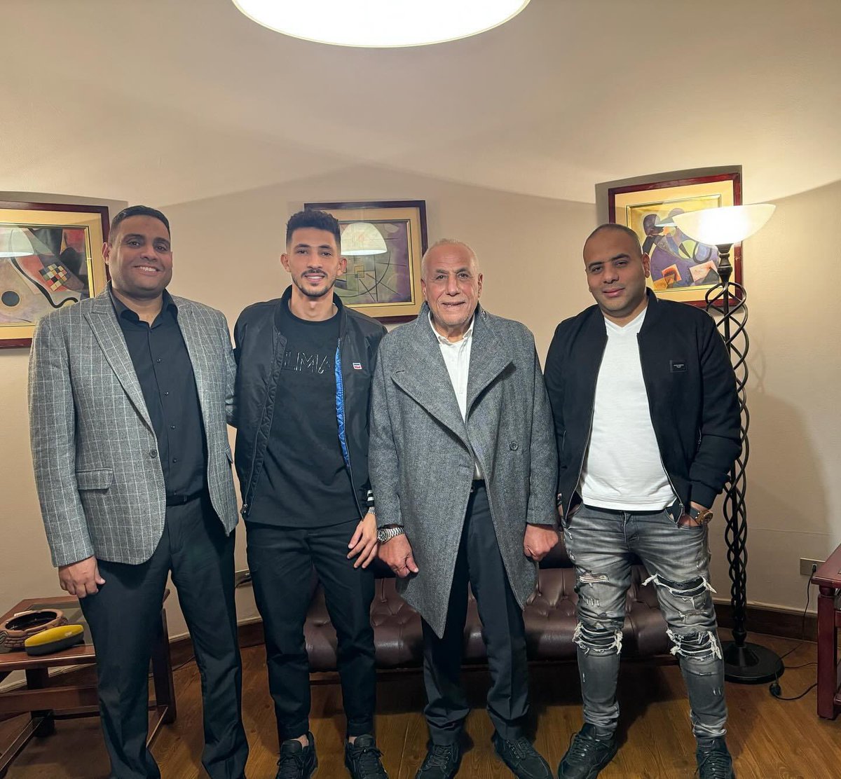 SarahAbdelbaky1's tweet photo. أحمد فتوح يعتذر في بيان لجمهور الزمالك 🗣️

• اليوم تشرفت بتجديد تعاقدي في بيتي نادي الزمالك العظيم لنستكمل سويًا الدفاع عن طموحات جماهيرنا وإعادة نادينا لمكانته الطبيعية 

• اعتذر للجميع عن اي سوء فهم حدث خلال الفترة الماضية دون قصد وبحسن نية وآمل أن نطوي الفترة الماضية ونستمر تحت شعار الزمالك اولا
 
• تقبلت كل العقوبات والخصومات واي قرارات لاثبات حسن نيتي والتزامي لهذا الكيان، كلنا بشر وكلنا خطائين وسنظل نتعلم من المواقف لنصل لافضل نسخة من انفسنا