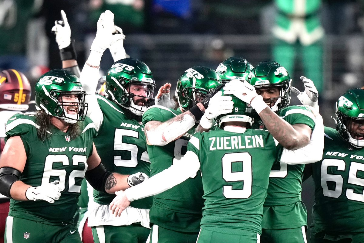 BryanWoolston's tweet photo. The #NYJets defeated the Washington @Commanders , 30-28, in East Rutherford, NJ, Sunday, Dec 24, 2023 (#APPhoto / Bryan Woolston) #NFL #Football #ChristmasEve #SonyPro https://t.co/qDicxqnZUL