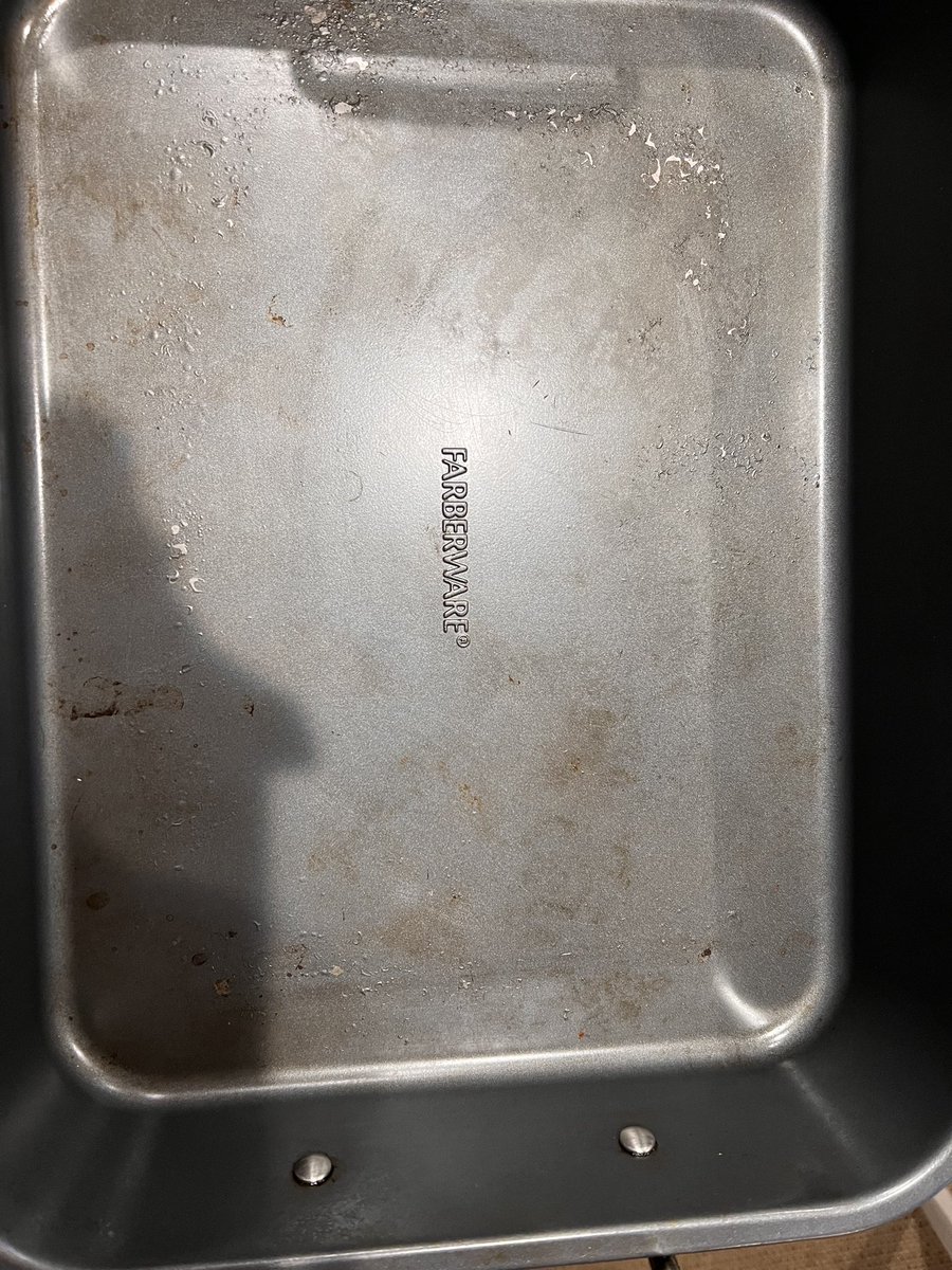 jeffscolnick's tweet photo. @FarberwareCook 

My Turkey pan started peeling and bubbling. Any idea if this is still safe? https://t.co/nKkprp2gzm