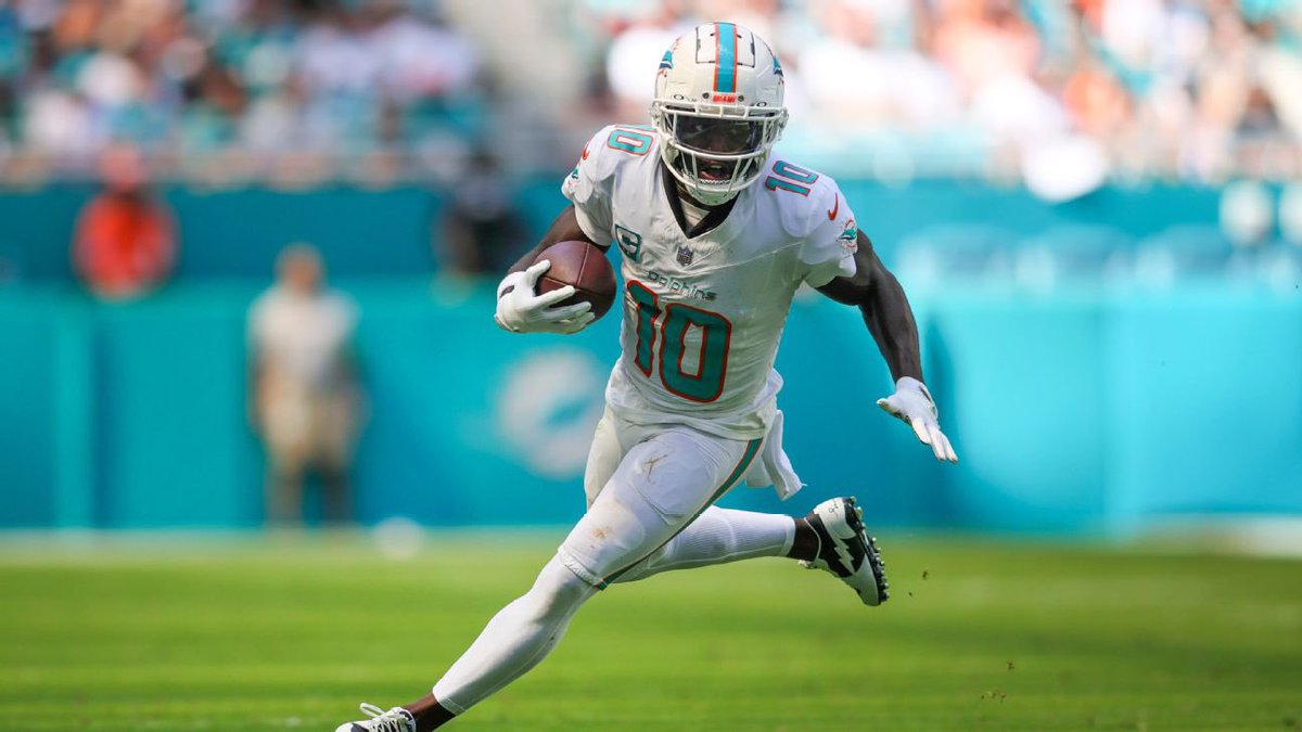 allen2kincaid_'s tweet photo. BREAKING: #Dolphins star WR Tyreek Hill allegedly surprised his new wife with an early Christmas present: a baby domestic house cat! Don’t believe me? Search up “Tyreek Hill Domestic” for more information! https://t.co/YEOJSfu00O