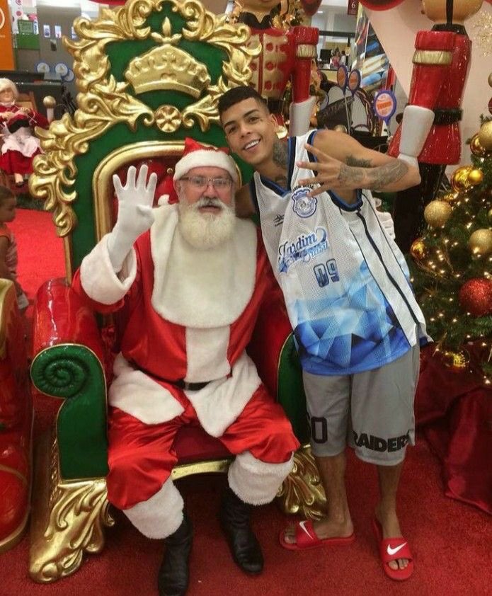 mckevinlyrics's tweet photo. mckevin 🎄👋🏼 https://t.co/M1r2qTozTo
