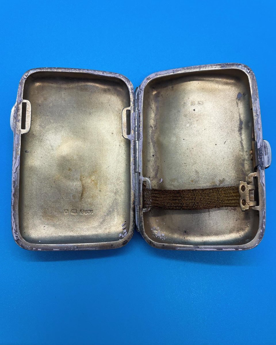 SOLD! #antique #silver #antiquesilver #cigarettecase!

happinessnostalgia.etsy.com

#gifts #giftsforhim #giftsforher #giftinspiration #home #decor #homedecor #MHHSBD #smallbusiness #smallbiz