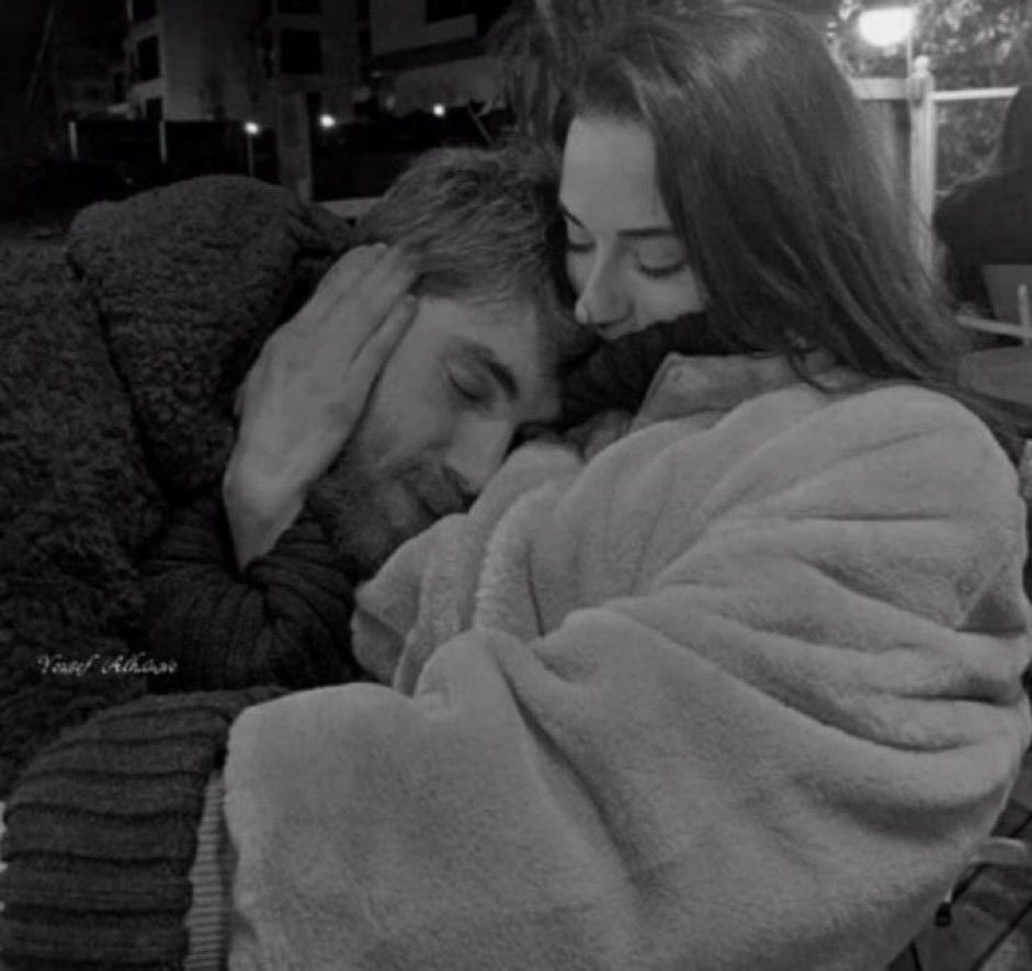 "ولو يأتيني هارباً من أذى دُنياه، لأصبحت أنا دُنياه وما فيها❤️."