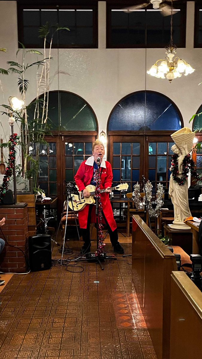 naokioda0323's tweet image. メリークリスマス！
今年最後のライブハウスでのライブ！
シングアウト・夜7時から
NANKAI・クリスマスフリーライブ
1800円(ワンドリンク付き)

聖夜上等の総長が待ってるぜ！

#シングアウト #singout
#ストリートロッカーナオキ #愛媛松山 #大街道 #リーゼント #ロカビリー #ロックンロール