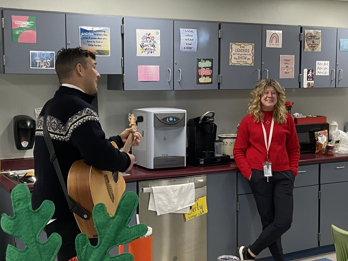 johnnywalylko's tweet photo. It’s an honor to send a singing telegram to Kristy! Happy Anniversary ❤️🙃 https://t.co/ifz0BA2ZGk