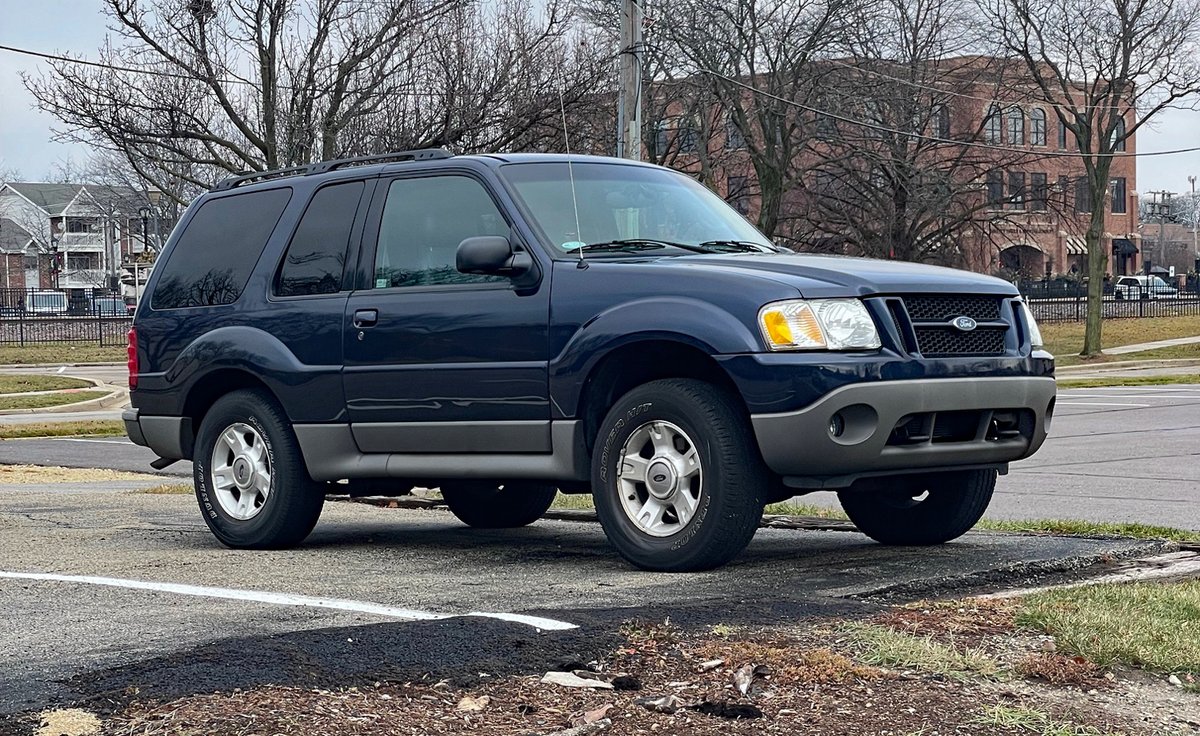 Car_Guy_Tom's tweet photo. The rare, and arguably ungainly, Explorer Sport! #Unicorn #Ungainly #CarSpotter #ExplorerSport https://t.co/ijSVFVGcvn