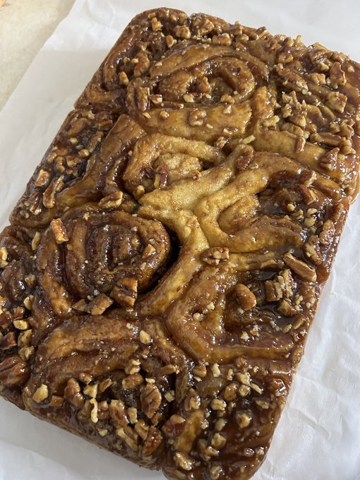 Just&hellip; WOOWWWW!  Pecan Cinnamon Rolls https://t.co/uJ2hupemvc