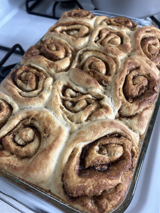 Just&hellip; WOOWWWW!  Pecan Cinnamon Rolls https://t.co/uJ2hupemvc