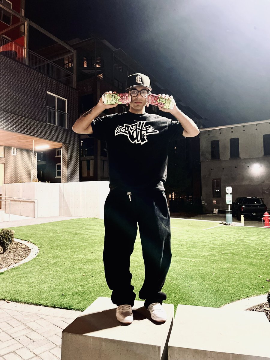slickzx24's tweet photo. 😆 https://t.co/3f13choJPG