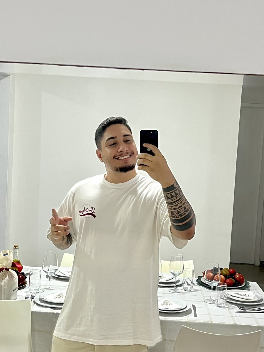 owolfzada's tweet photo. Feliz Natal! 🎄 https://t.co/z4i3w4DXay