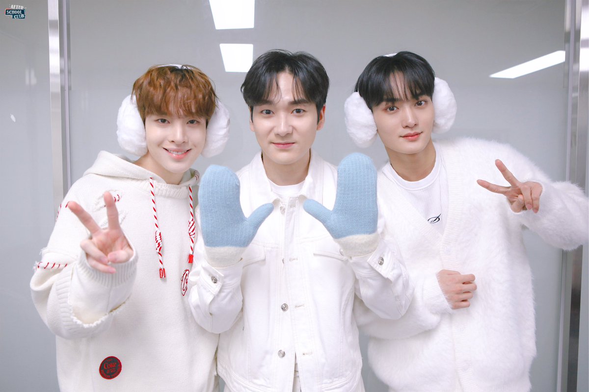 arirang_ASC's tweet photo. 🎄    🎅🏻    💖    🍊    🧣    💌    🐶    🎂

🤶🏻    🎄    🍓    🦌    ⛄    🐧    🛷    ❄

                  MERRY CHRISTMAS

🍰    🕯    😼    🎄    🍦    🍓    🌹    ☕

🎁    🐶    🧣    🎉    🎄    🤶🏻    ☃    🍨 https://t.co/sWBTz2XRIG