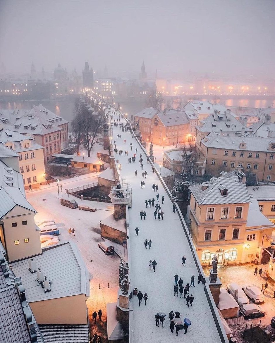 WorldScholar_'s tweet photo. The most beautiful winter towns and cities in the world - a thread 🧵

1. Prague, Czech Republic https://t.co/qMQih0vXLO