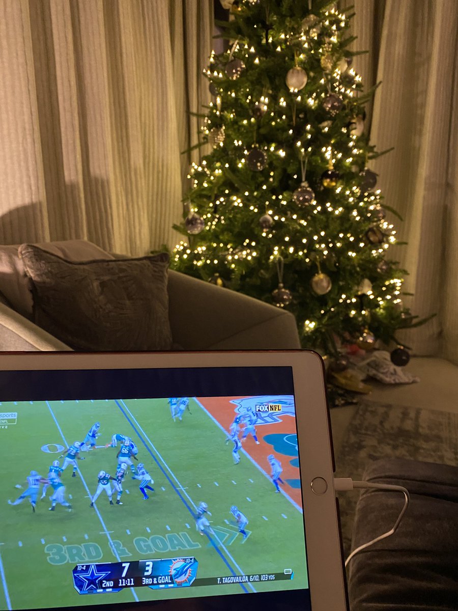 JamesJamwilson's tweet photo. @MiamiDolphins @budlight Edinburgh, Scotland - #GoFins https://t.co/4Gzv8l8dfL