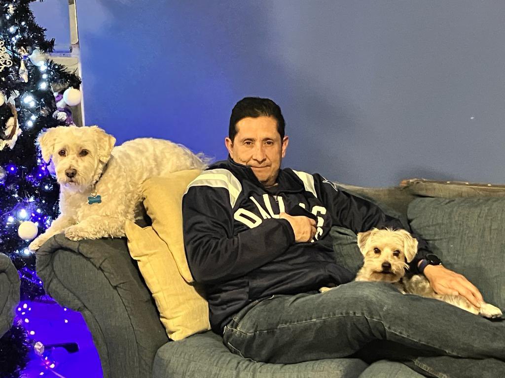lopezvilchis's tweet photo. #tupasecompleto atentos viendo a Cowboys Dallas https://t.co/CveZFq4tFL
