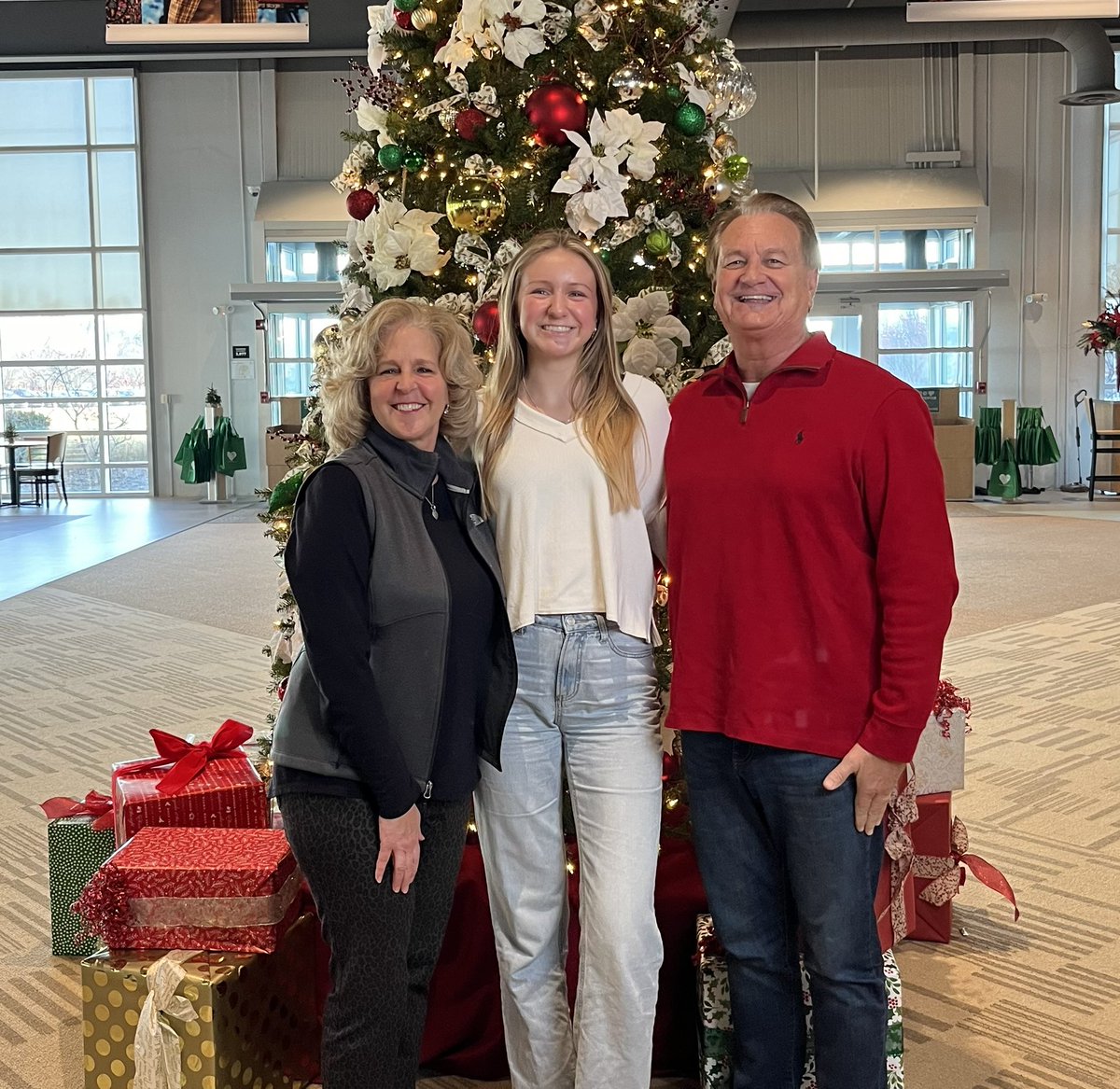 Merry Christmas from our family to yours! 🎄🎅🏼🎁