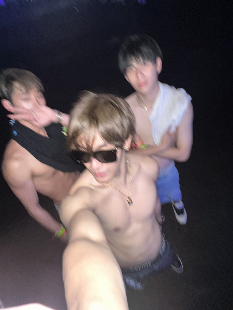 chpprim's tweet image. สงกรานต์ 🔫                  คริสต์มาส 🎄

อยู่ด้วยกันในเทศกาลสำคัญเลยนี่นา
2024 แก๊งนี้ต้องมีงานด้วยกันแล้วน้า!
เคมีเคใจจจขนาดนี้ 

ซานต้าพี่ถาซังจัดให้หน่อยค้าบบ 
จุงเอสวินนี่พลีสสส

#est_vrp #esteam 
#chen_rcj #winynny