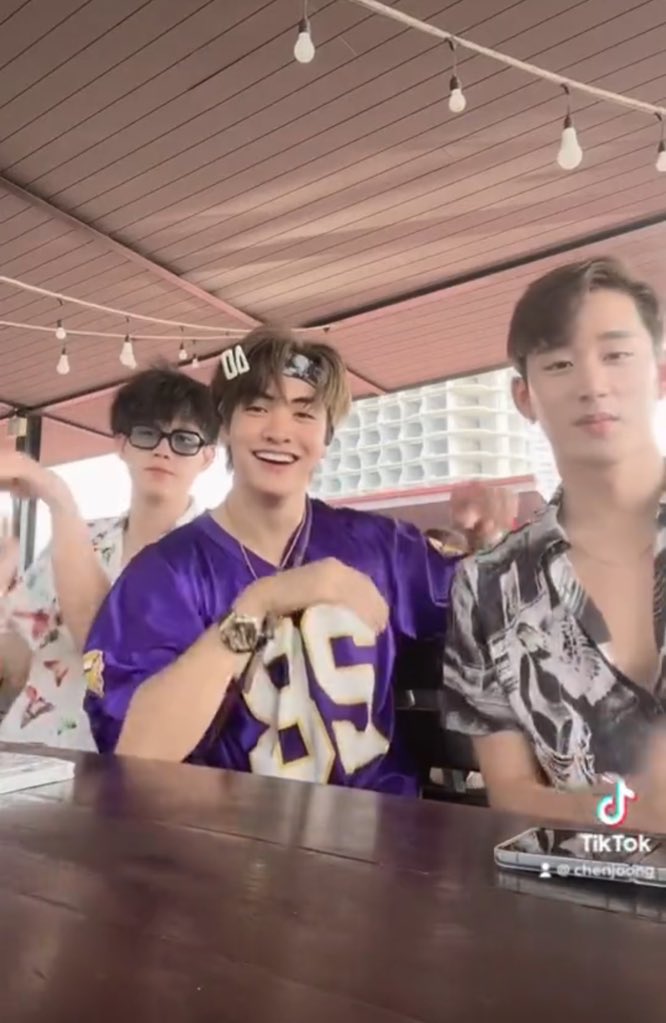 chpprim's tweet image. สงกรานต์ 🔫                  คริสต์มาส 🎄

อยู่ด้วยกันในเทศกาลสำคัญเลยนี่นา
2024 แก๊งนี้ต้องมีงานด้วยกันแล้วน้า!
เคมีเคใจจจขนาดนี้ 

ซานต้าพี่ถาซังจัดให้หน่อยค้าบบ 
จุงเอสวินนี่พลีสสส

#est_vrp #esteam 
#chen_rcj #winynny