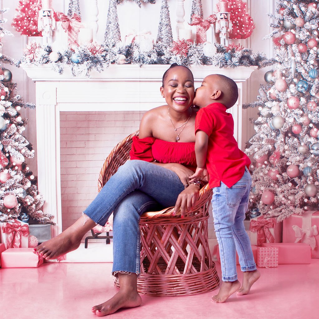 fighter_dee's tweet photo. 🎄🎄🎄, from me and mine 💕 https://t.co/EXupRPUd5t