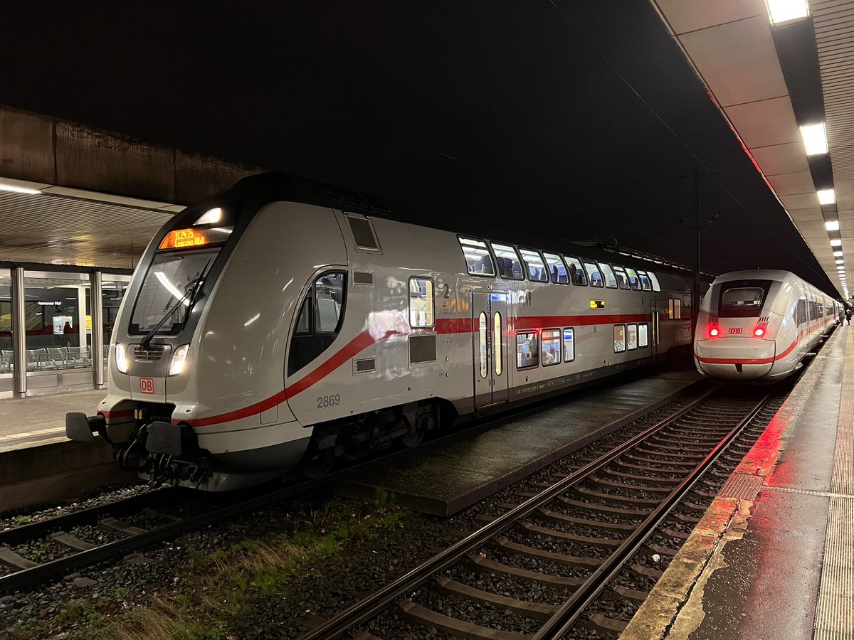 Josef_C_Wu's tweet photo. 🚄Zug ✖️🤾‍♂️Handball 
BR 412 201 auf #Gleis11, #HannoverHbf 
#BR412 #ICE #IC #Intercity https://t.co/qDZ0x8kEdB