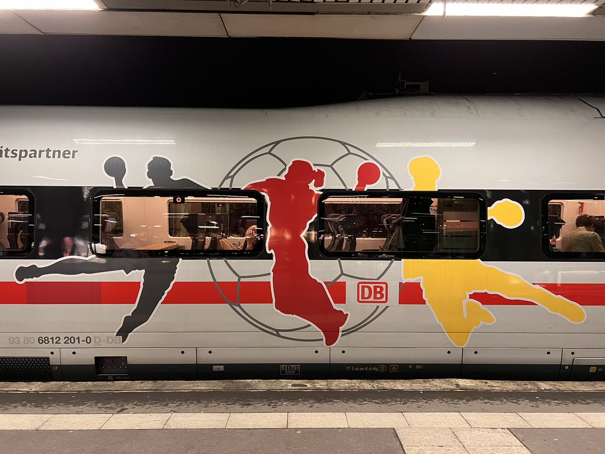 Josef_C_Wu's tweet photo. 🚄Zug ✖️🤾‍♂️Handball 
BR 412 201 auf #Gleis11, #HannoverHbf 
#BR412 #ICE #IC #Intercity https://t.co/qDZ0x8kEdB